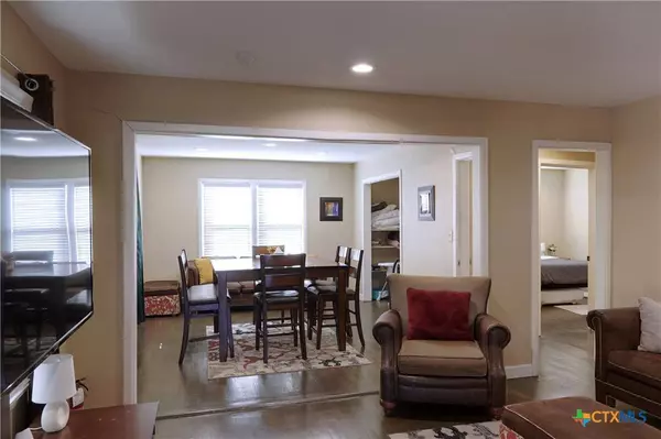 1236 S Academy AVE, New Braunfels, TX 78130