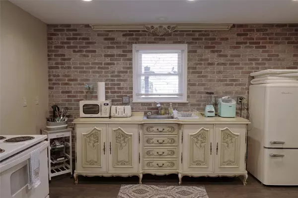 1236 S Academy Ave S, New Braunfels, TX 78130