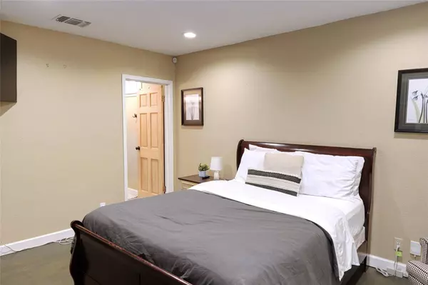 1236 S Academy Ave S, New Braunfels, TX 78130