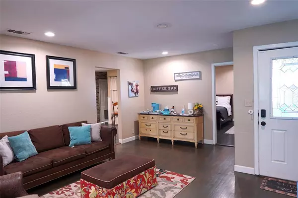 1236 S Academy Ave S, New Braunfels, TX 78130