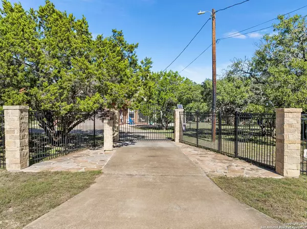 577 River Chase, New Braunfels, TX 78132