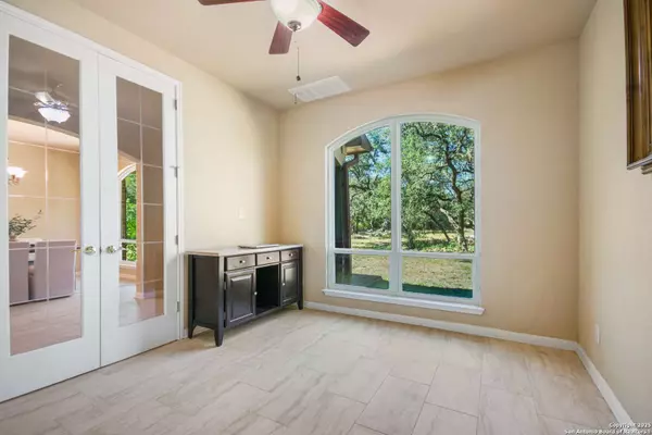 577 River Chase, New Braunfels, TX 78132