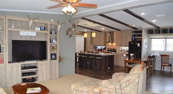 5570 Blackhill, Floresville, TX 78114