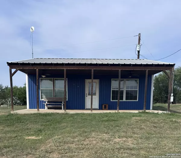 5570 Blackhill, Floresville, TX 78114