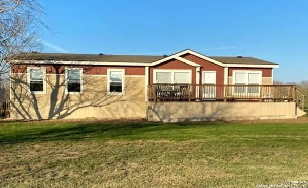 5570 Blackhill, Floresville, TX 78114