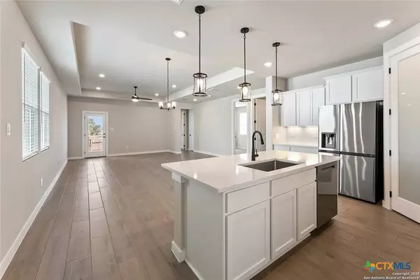 735 Langston LN, New Braunfels, TX 78130