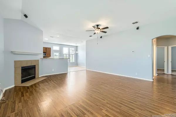 3730 Columbia Dr, Cibolo, TX 78108