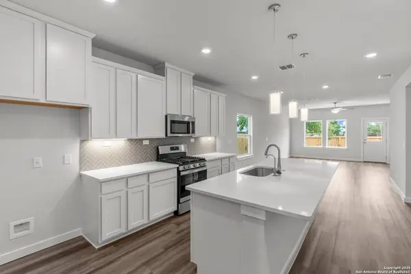 1928 Split Rock Road, New Braunfels, TX 78130