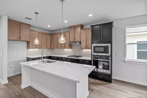 978 Manger Lane, New Braunfels, TX 78130