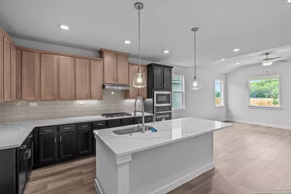 978 Manger Lane, New Braunfels, TX 78130