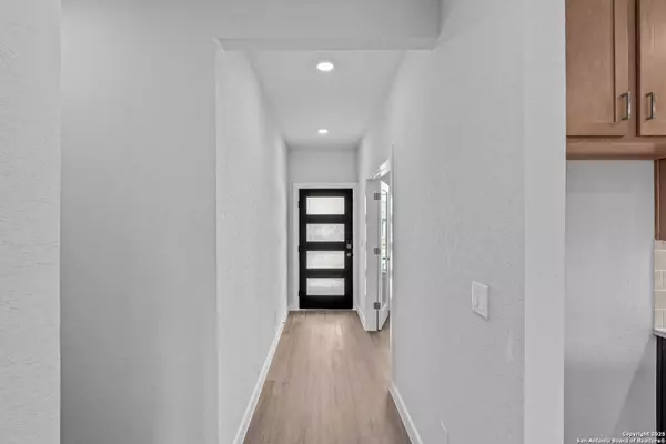 978 Manger Lane, New Braunfels, TX 78130