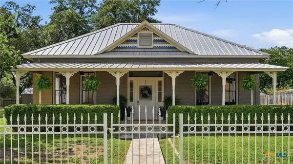 431 E Commerce ST, New Braunfels, TX 78130