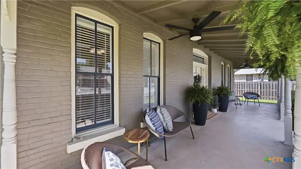 431 E Commerce ST, New Braunfels, TX 78130