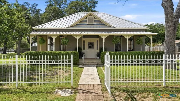 431 E Commerce ST, New Braunfels, TX 78130