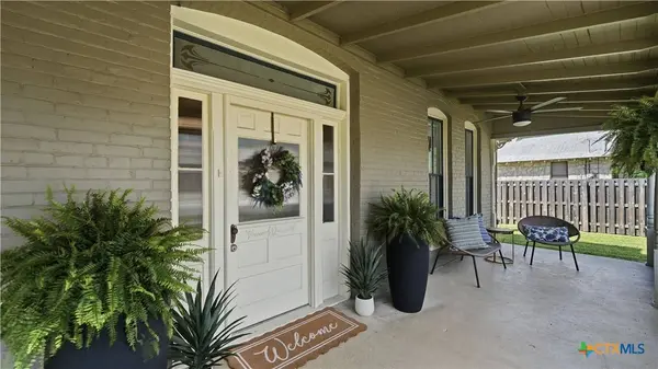 431 E Commerce ST, New Braunfels, TX 78130