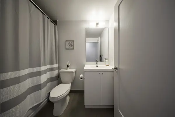 2550 Simcoe St N #715, Oshawa, L1L 0R5