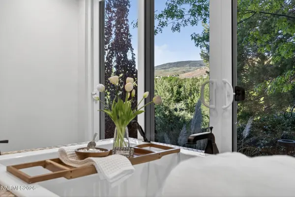 2000 Manzanita LN, Reno, NV 89509