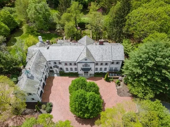 feature image of Wellesley Luxury Homes: What $4 Million to $10 Million Buys in 2026