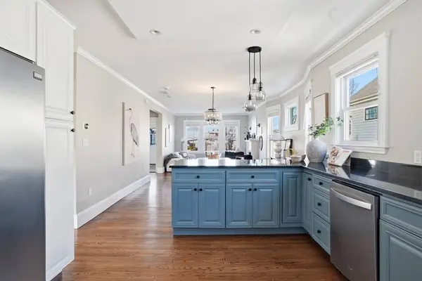 158 Pearl St #2, Newton, MA 02458