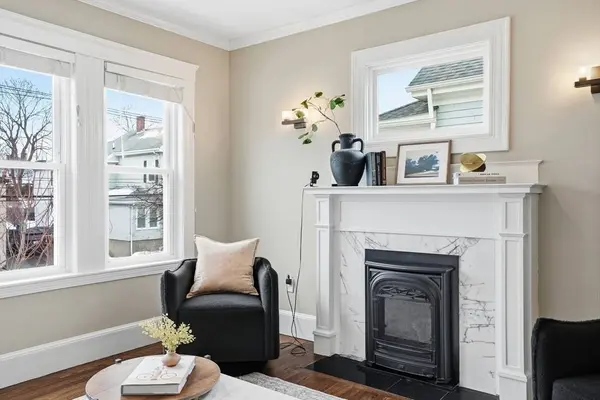 158 Pearl St #2, Newton, MA 02458