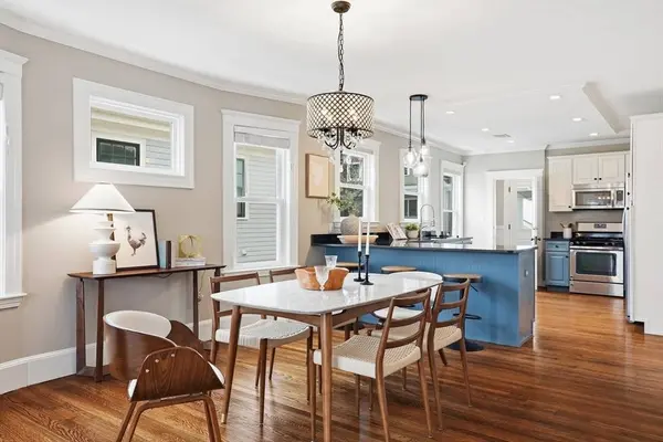 158 Pearl St #2, Newton, MA 02458