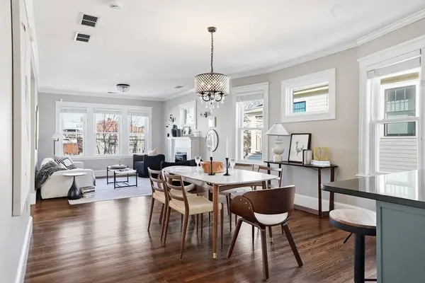 158 Pearl St #2, Newton, MA 02458