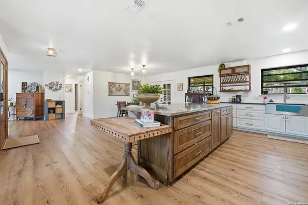 1299 CIBOLO TRL, Universal City, TX 78148