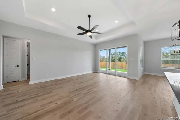 191 AZALEA ALY, Castroville, TX 78009