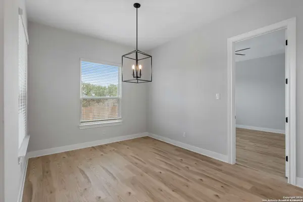 191 AZALEA ALY, Castroville, TX 78009