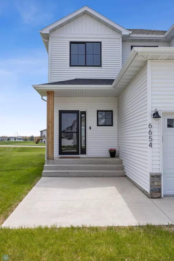 6654 Toronto DR S, Fargo, ND 58104