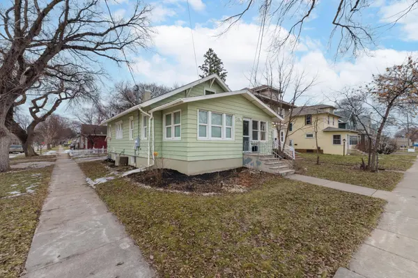 921 4th ST N, Fargo, ND 58102