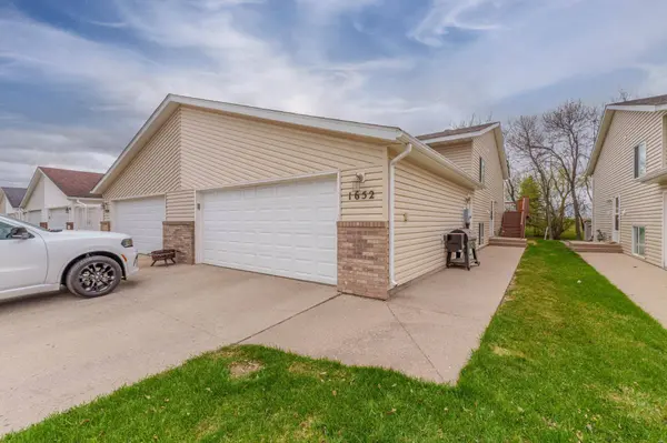 1652 10th ST W, West Fargo, ND 58078