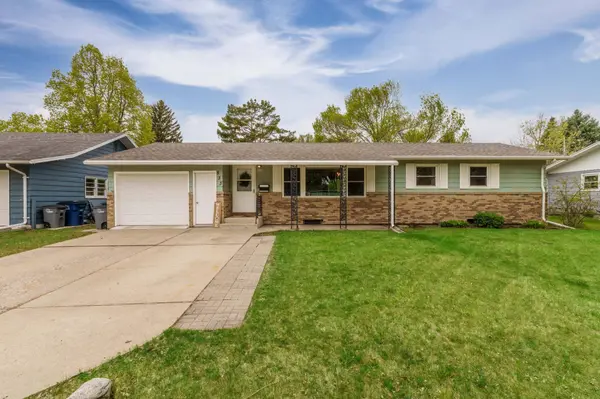 533 Maple LN, Moorhead, MN 56560