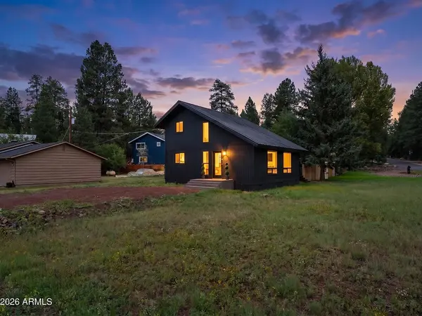 Munds Park Cabin for Sale: Tour This Popular Airbnb Getaway November 12–15!