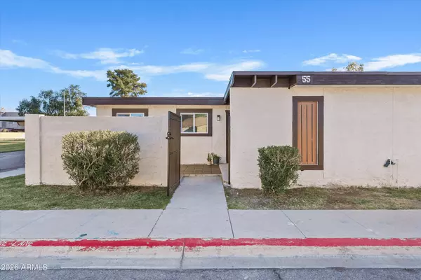 Fully Remodeled End-Unit Condo in Mesa, AZ That Actually Feels Move-In Ready