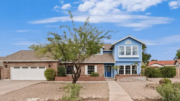 936 S Linda Circle, Mesa AZ: A Custom Home with a Pool, Large Lot & No HOA