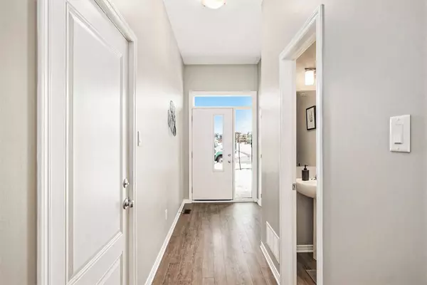 381 Cope DR, Kanata, ON K2V 0P7