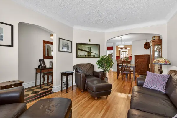 168 Huron AVE N, Tunneys Pasture And Ottawa West, ON K1Y 0W4
