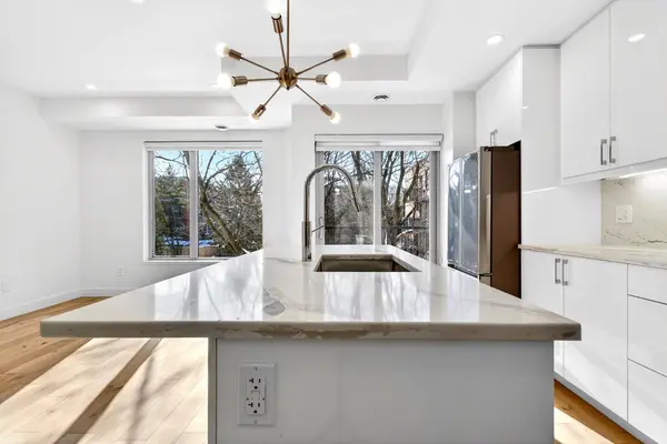 14 Stevens AVE #8, Vanier And Kingsview Park, ON K1K 1K5
