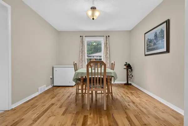 56 Victor ST, Stittsville - Munster - Richmond, ON K2S 1H8