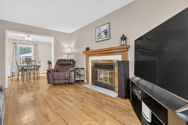 56 Victor ST, Stittsville - Munster - Richmond, ON K2S 1H8
