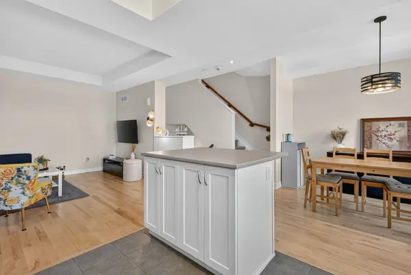 108 Sweetwater LN, Kanata, ON K2T 0L1