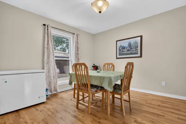 56 Victor ST, Stittsville - Munster - Richmond, ON K2S 1H8