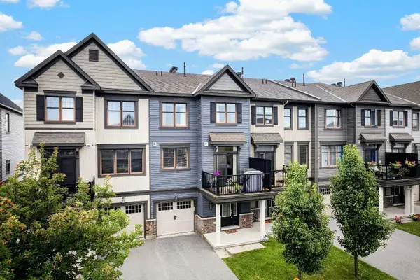 108 Sweetwater LN, Kanata, ON K2T 0L1