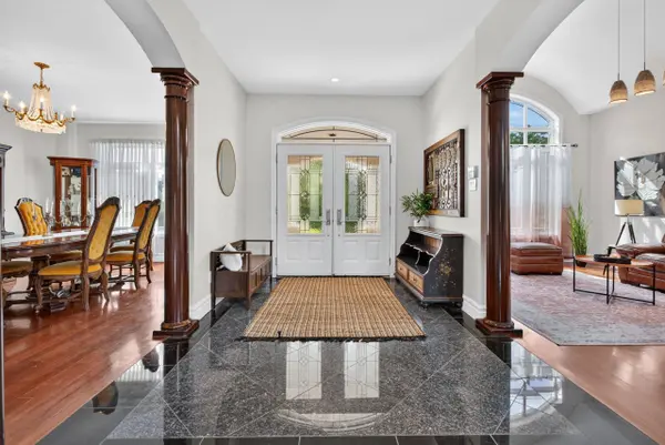 62 Tradewinds DR, Barrhaven, ON K2G 6Y8