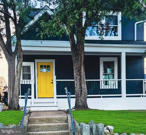 907 LAWRENCE ST NE, Washington, DC 20017