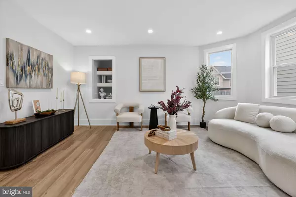 907 LAWRENCE ST NE, Washington, DC 20017