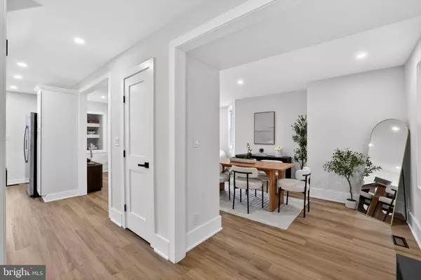 907 LAWRENCE ST NE, Washington, DC 20017