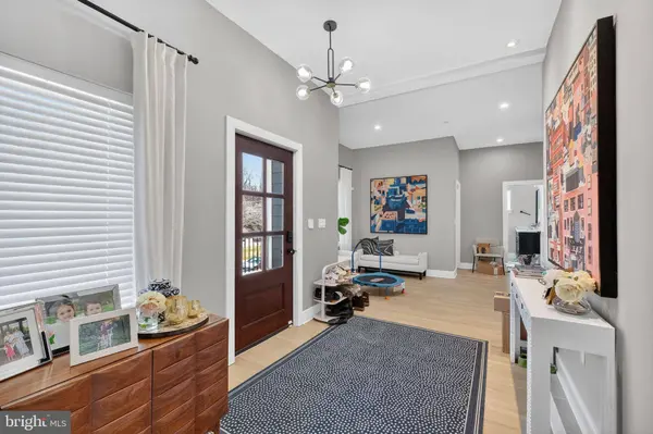 7121 W GREENVALE PKWY, Chevy Chase, MD 20815