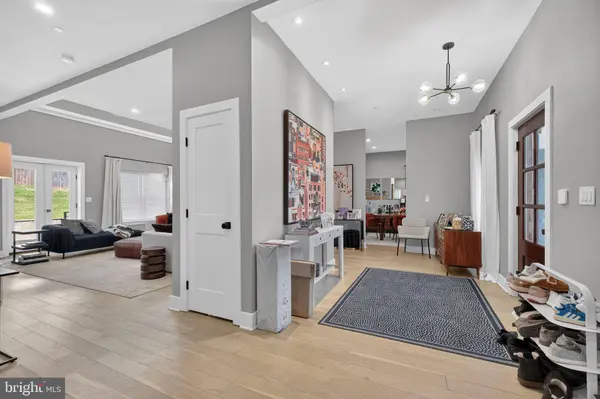 7121 W GREENVALE PKWY, Chevy Chase, MD 20815